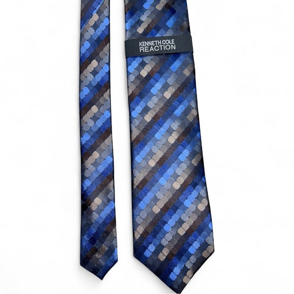 NWT Kenneth Cole Reaction Blue Geometric Silk Tie Mens beautiful! - Picture 8 of 9